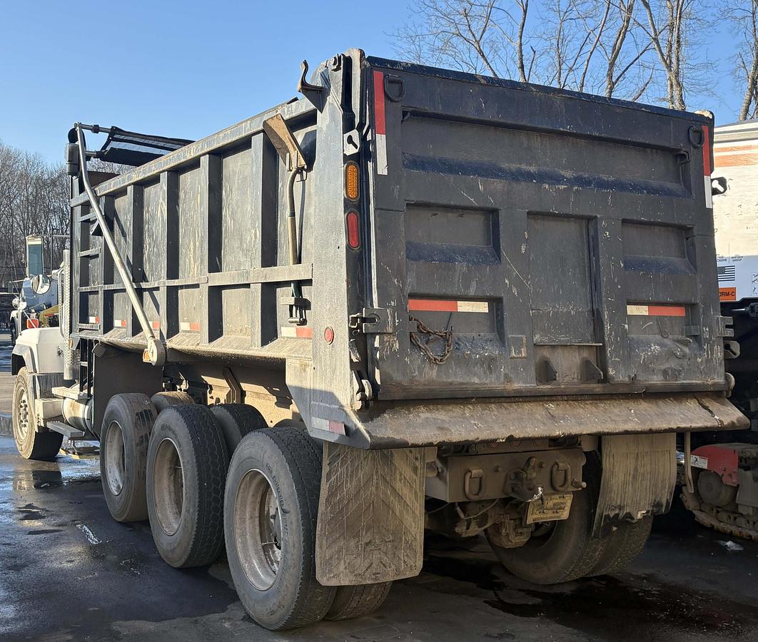 Used 2003 MACK RD688S