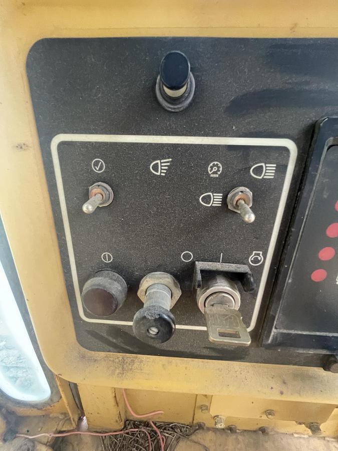 Used 1995 CATERPILLAR D4HXL3