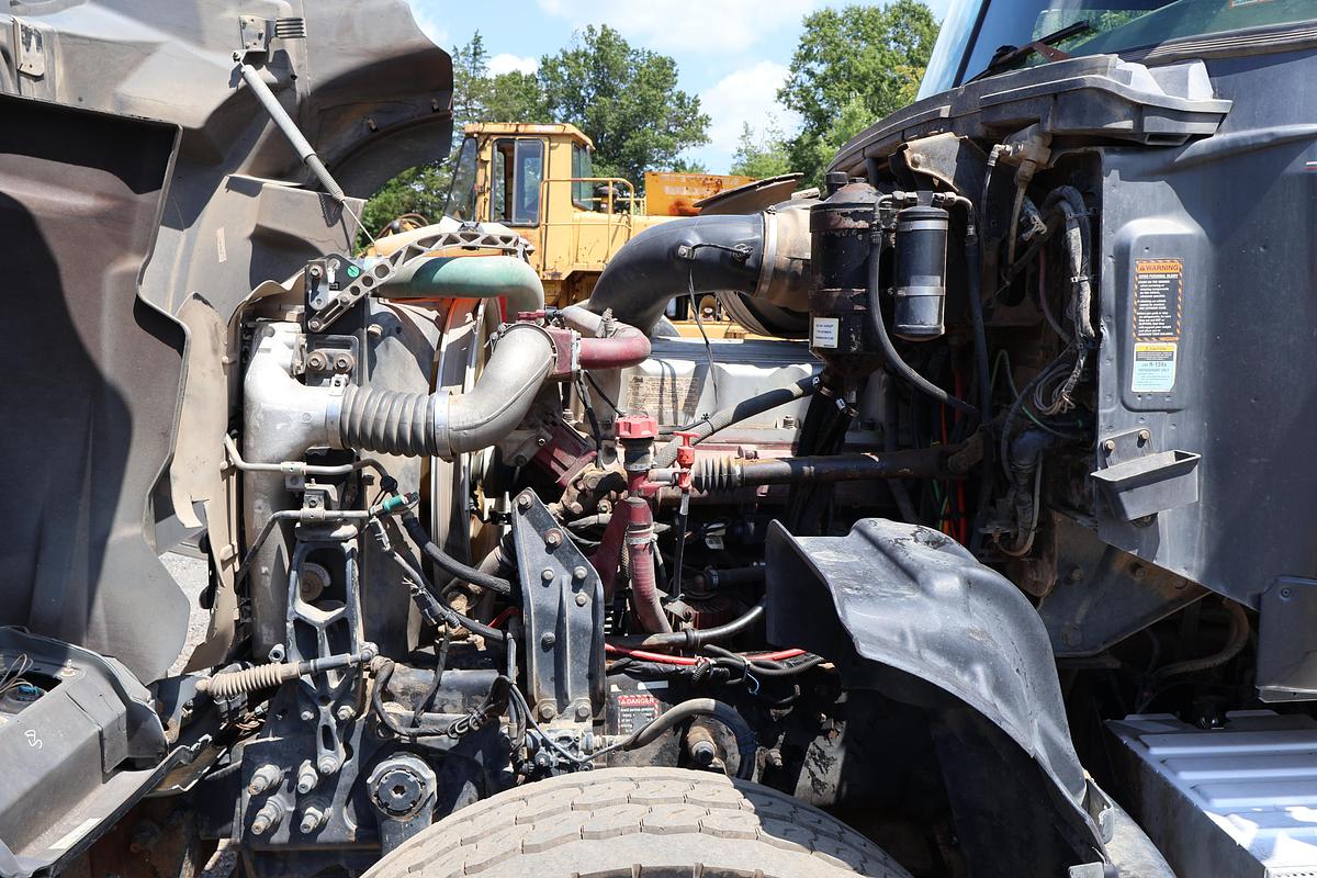 Used 2009 MACK Granite GU713