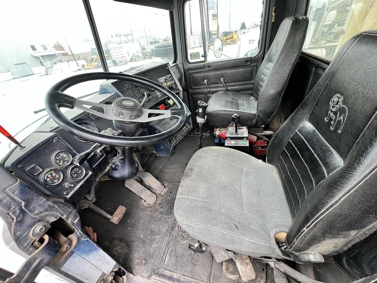 Used 2000 MACK RD688s