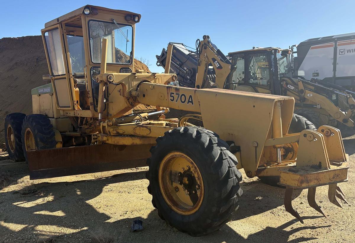 Used 1976 DEERE 570A