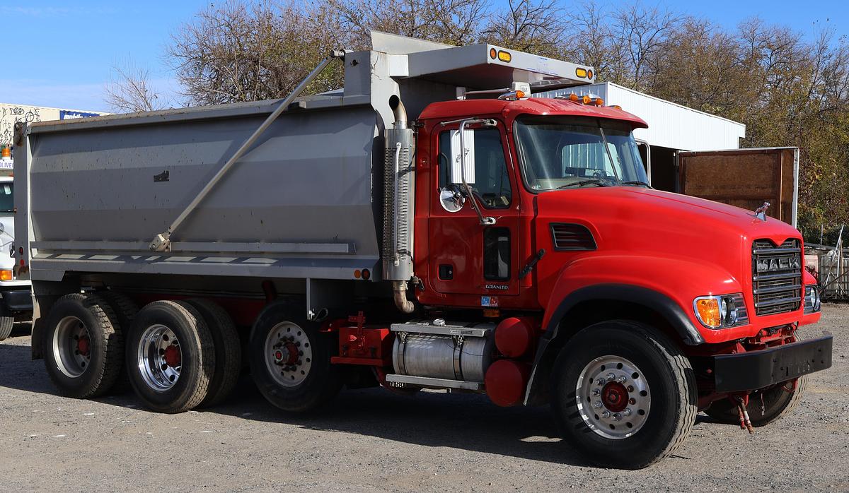Used 2007 MACK Granite CV713