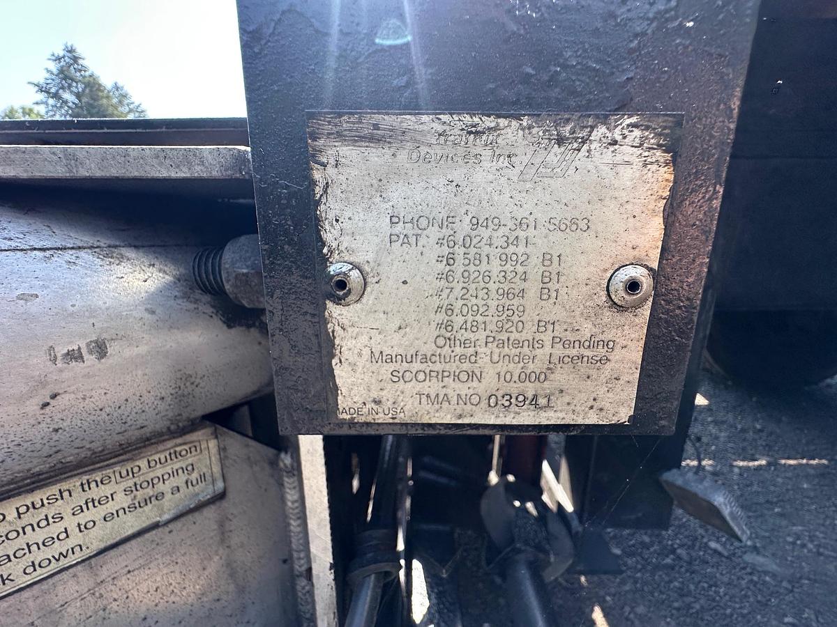 Used 2001 INTERNATIONAL 4900 Attenuator Truck