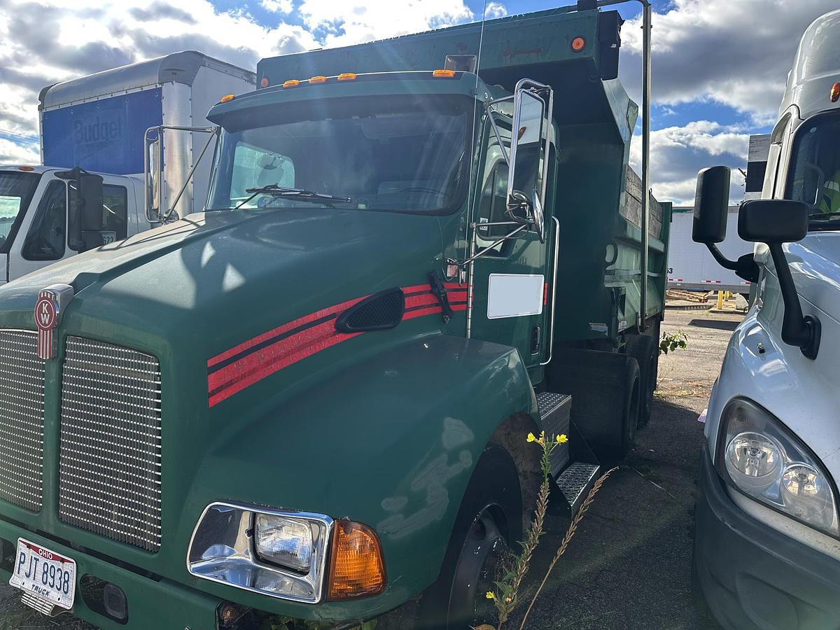 Used 2004 KENWORTH T300