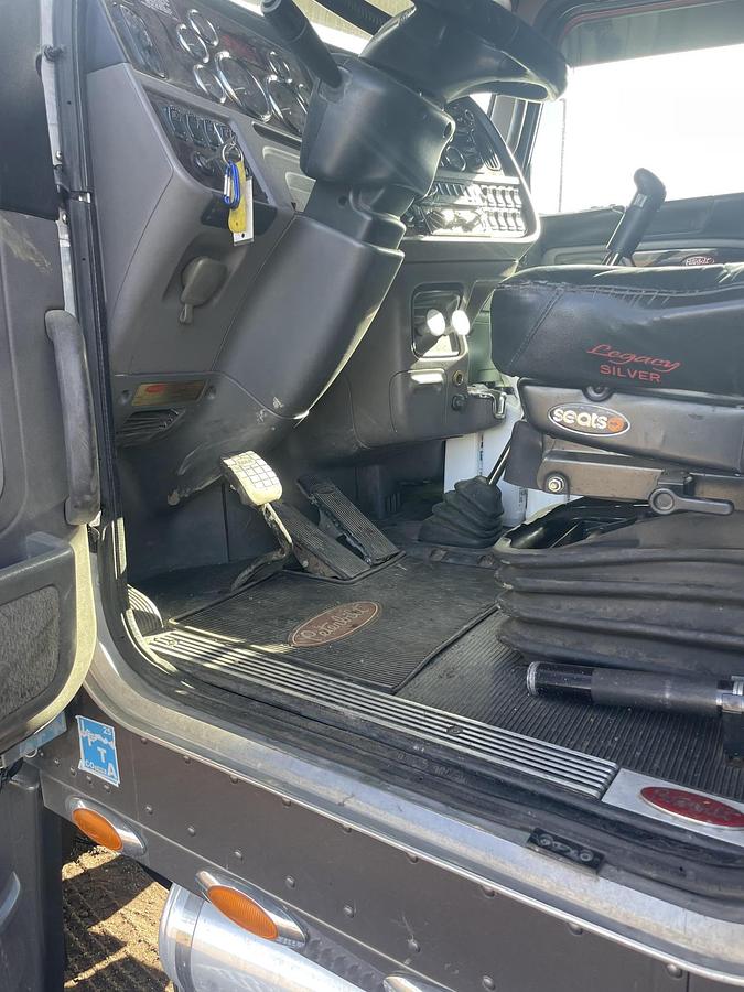 Used 2012 PETERBILT 389