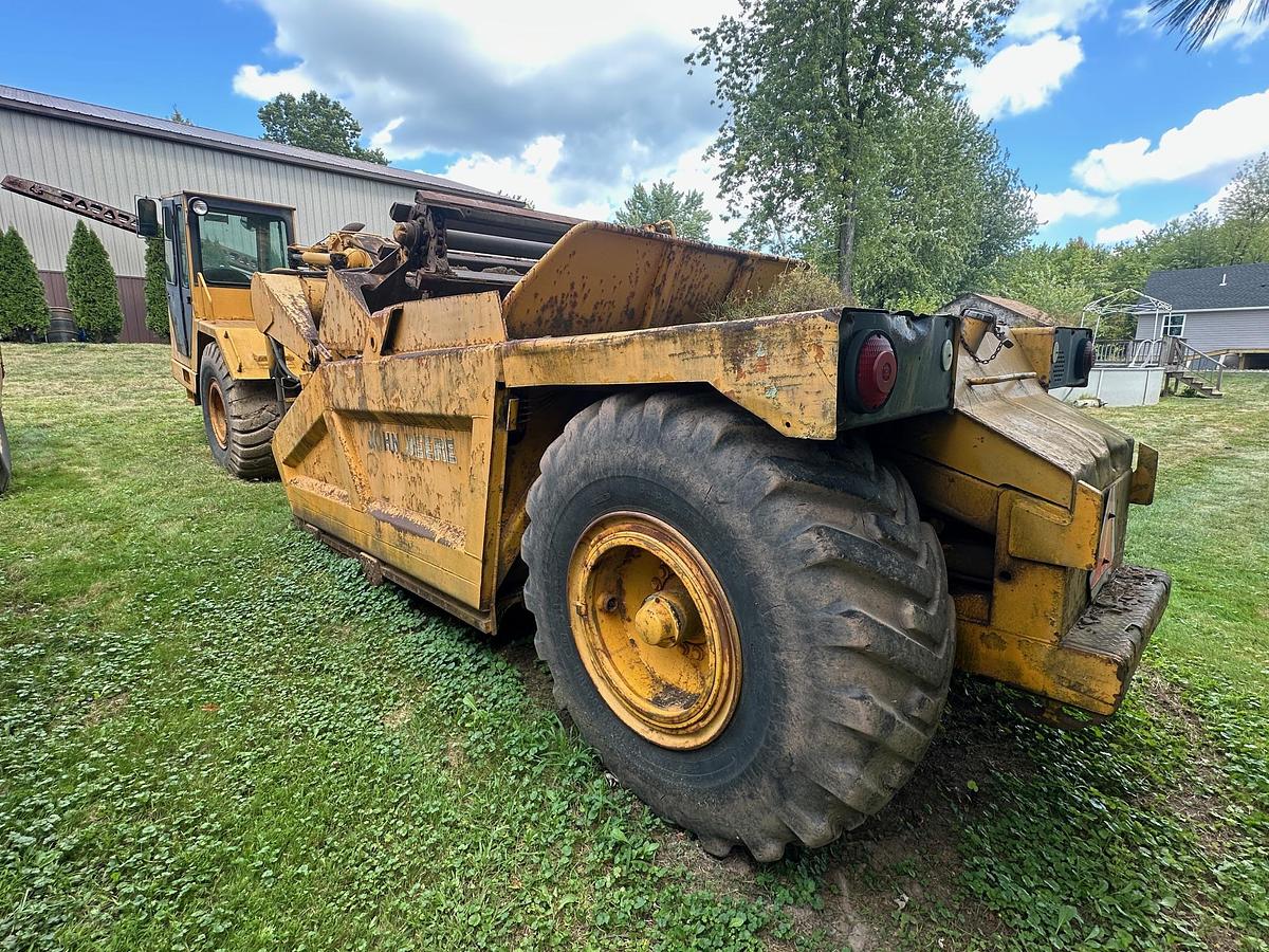 Used 1986 DEERE 762A