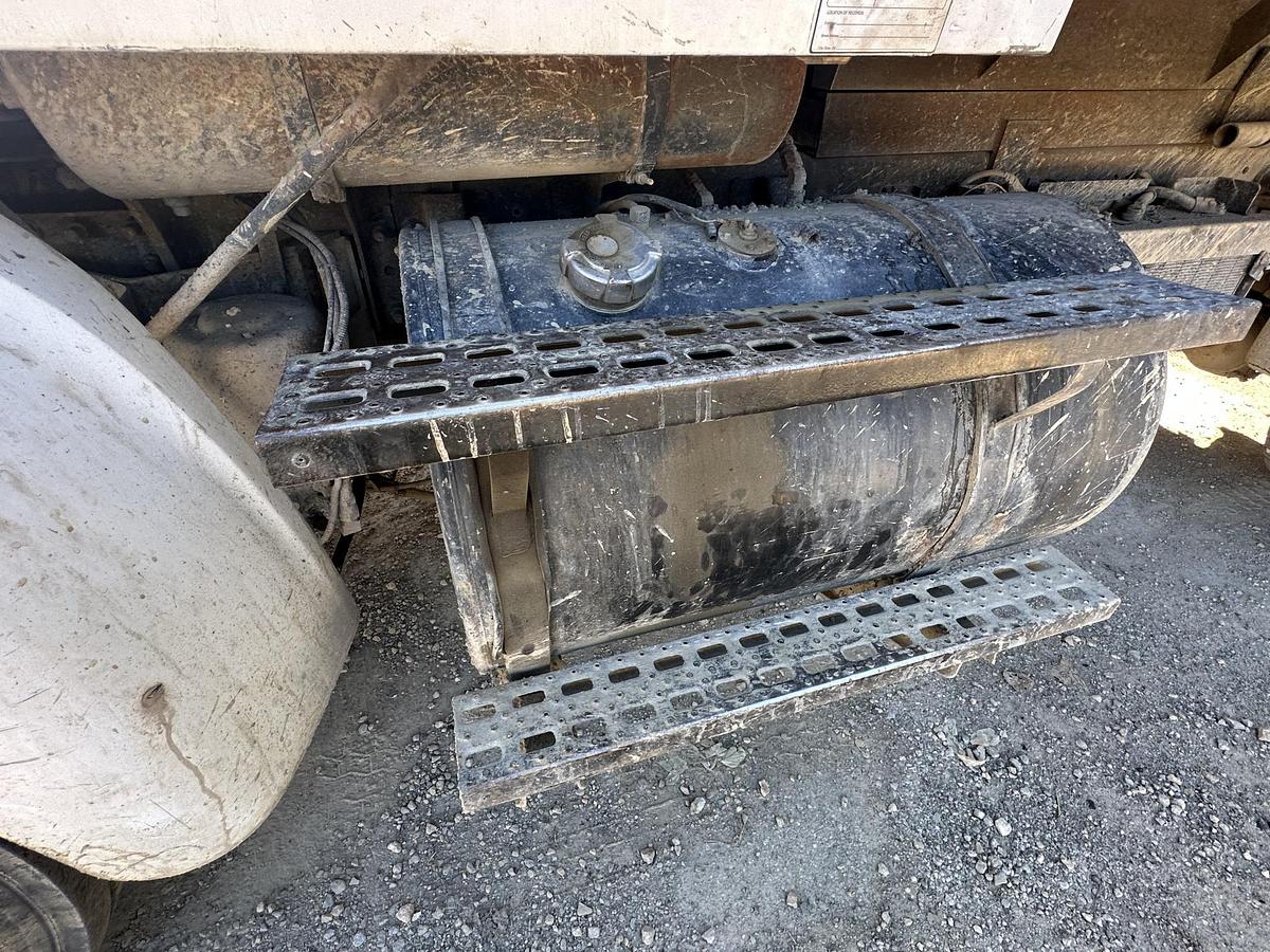 Used 2000 STERLING AT9513