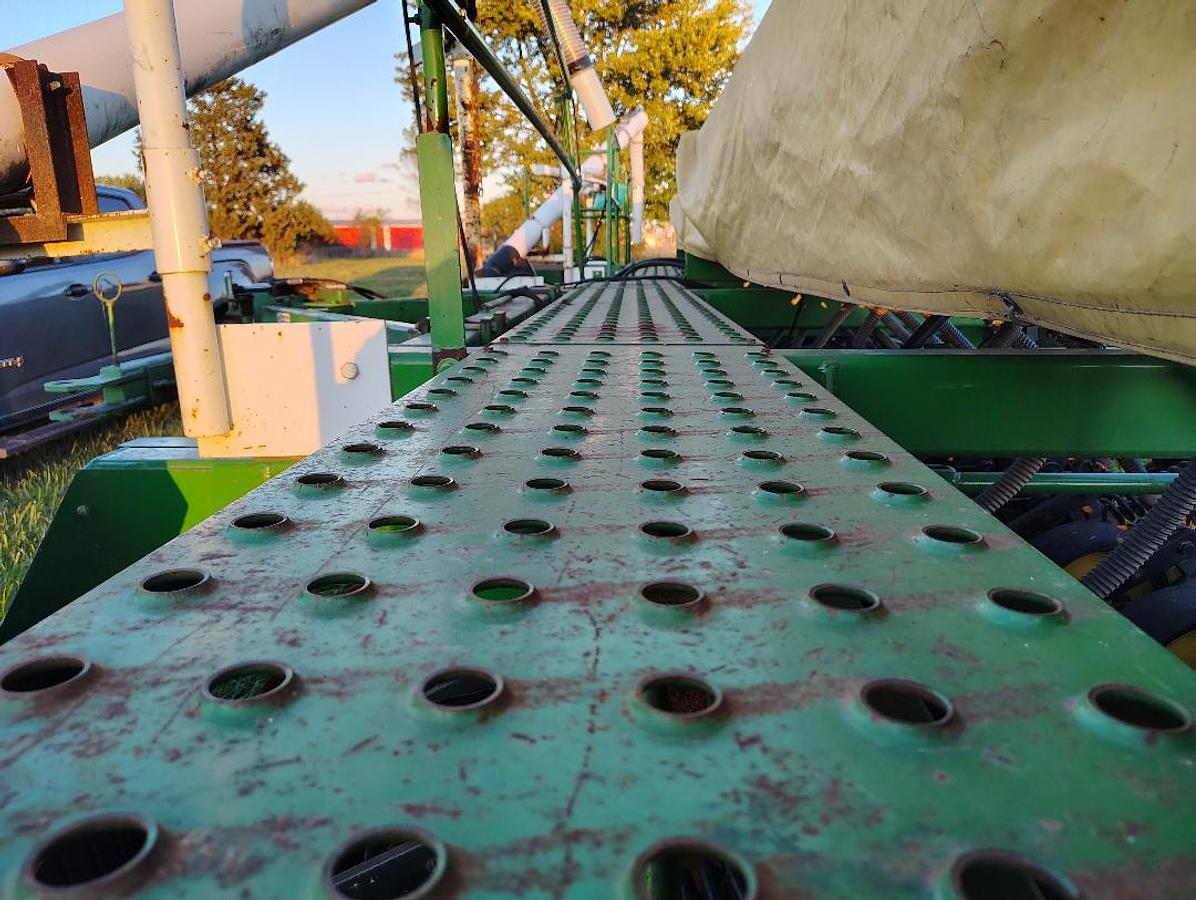 Used 1992 JOHN DEERE 750 Grain Drills