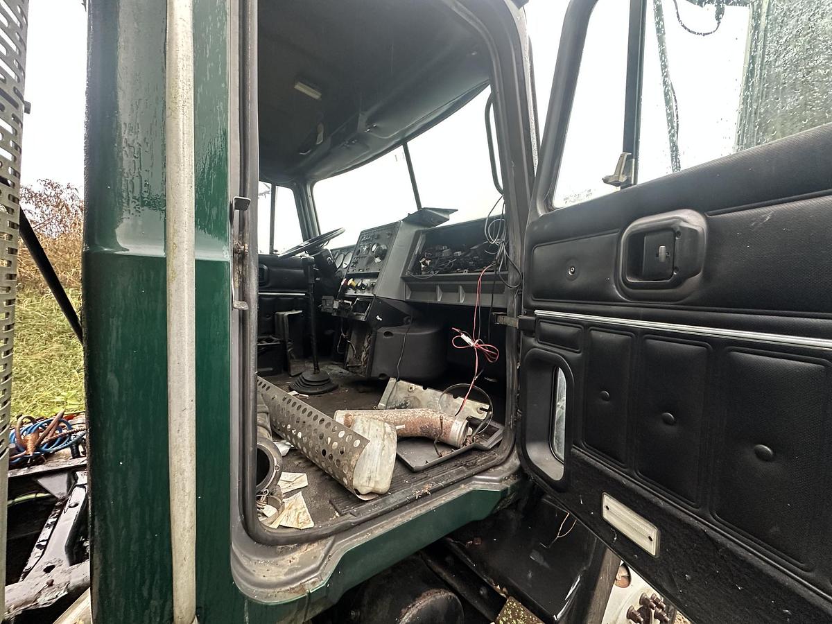 Used 2000 MACK CH612