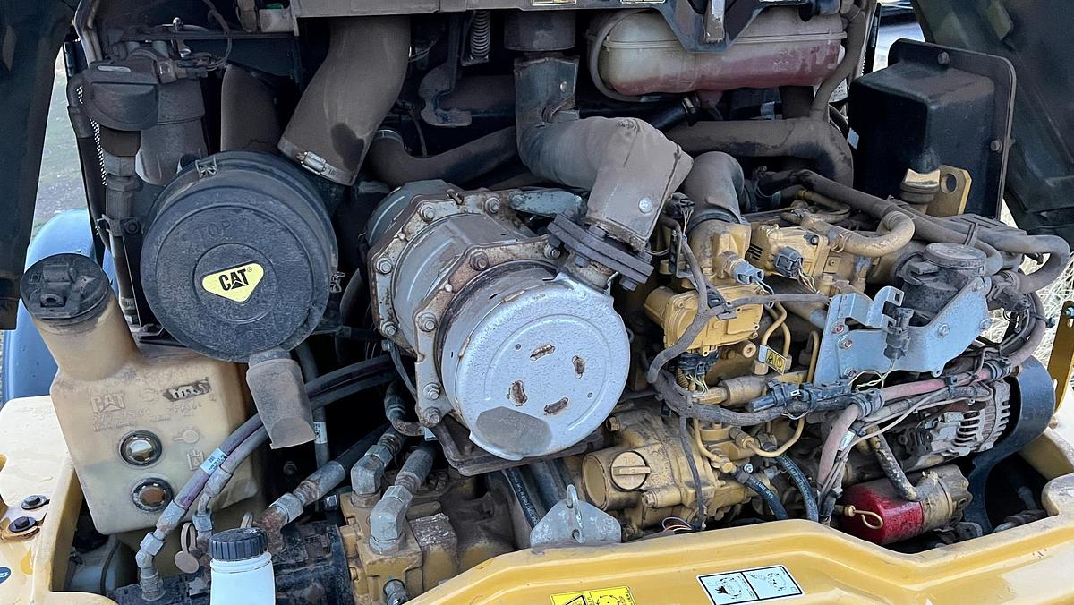 Used 2016 CATERPILLAR 907M