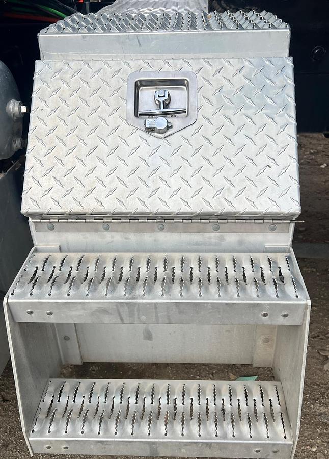 Used 2016 PETERBILT 348