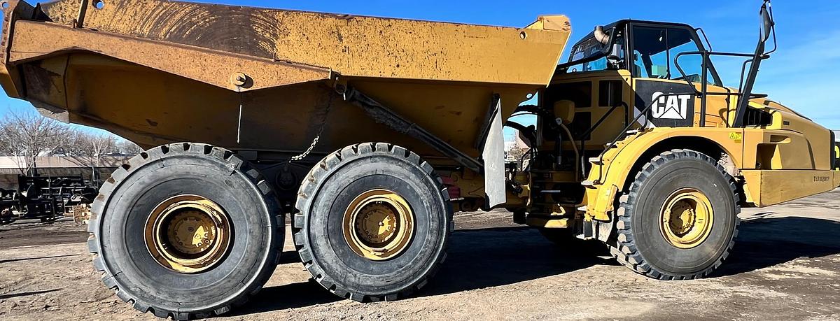 Used 2015 CATERPILLAR 740B