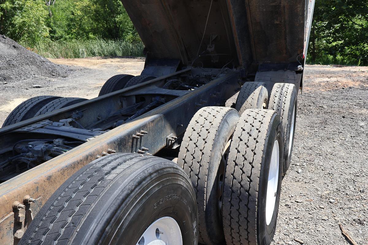Used 2009 MACK Granite GU713