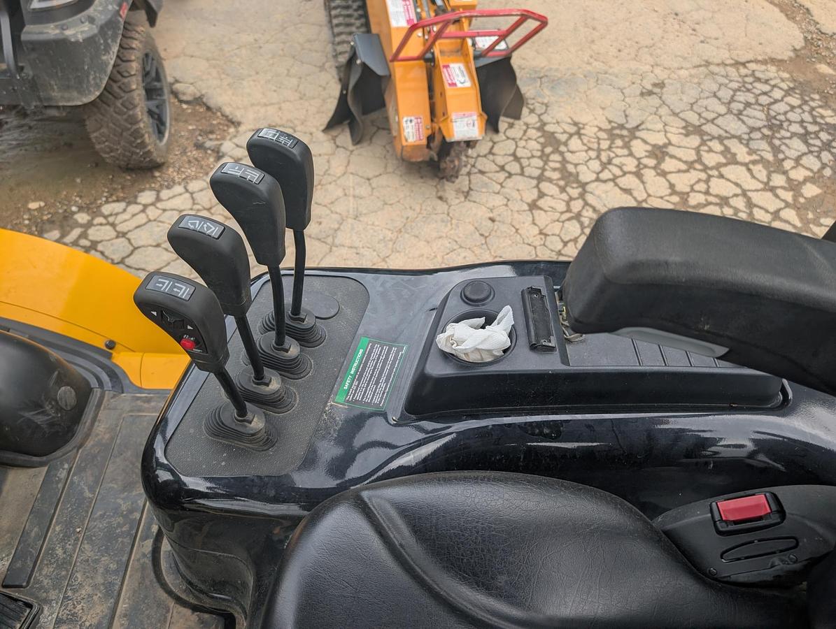 Used 2025 HYUNDAI 40D-9