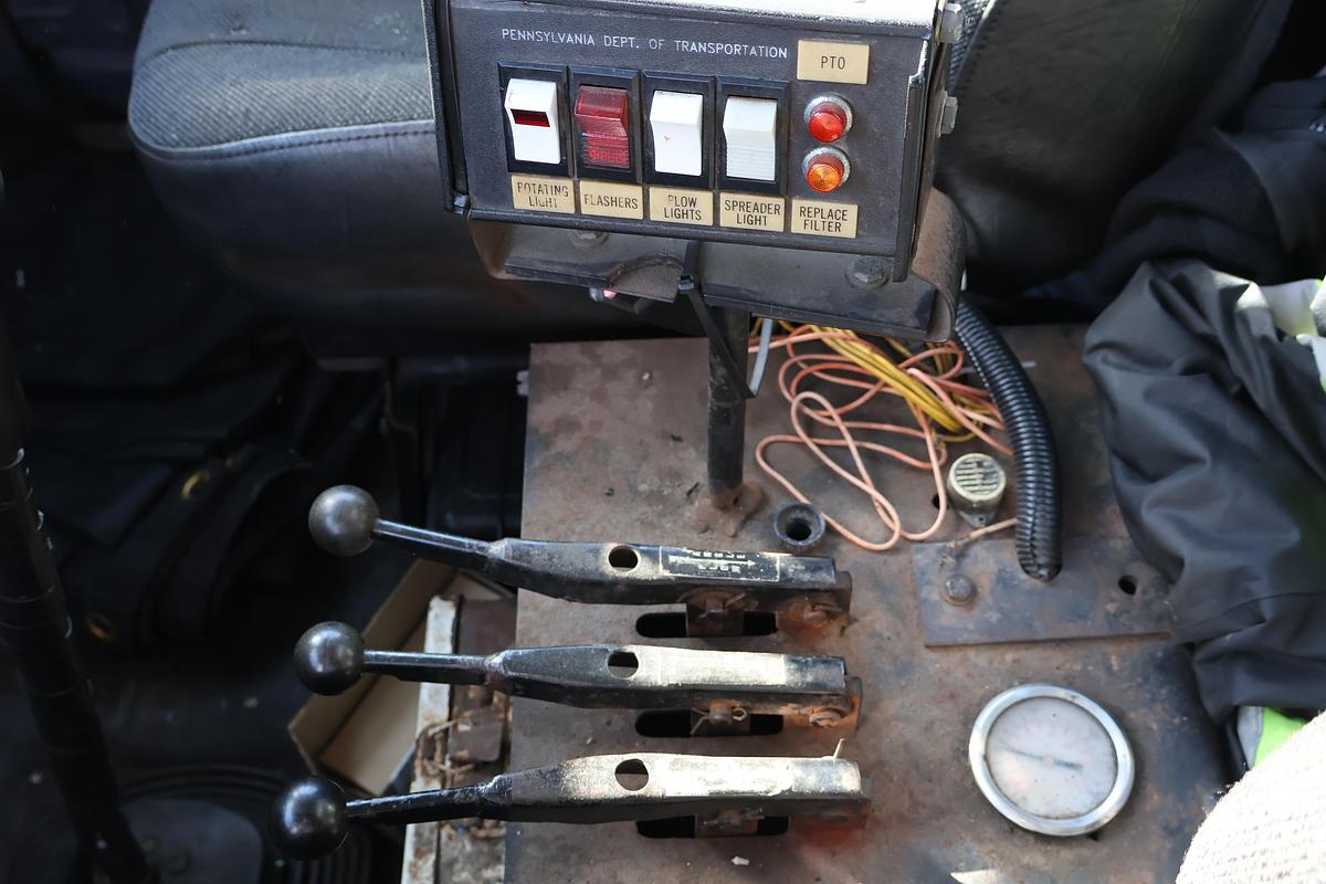 Used 1996 MACK RD690S