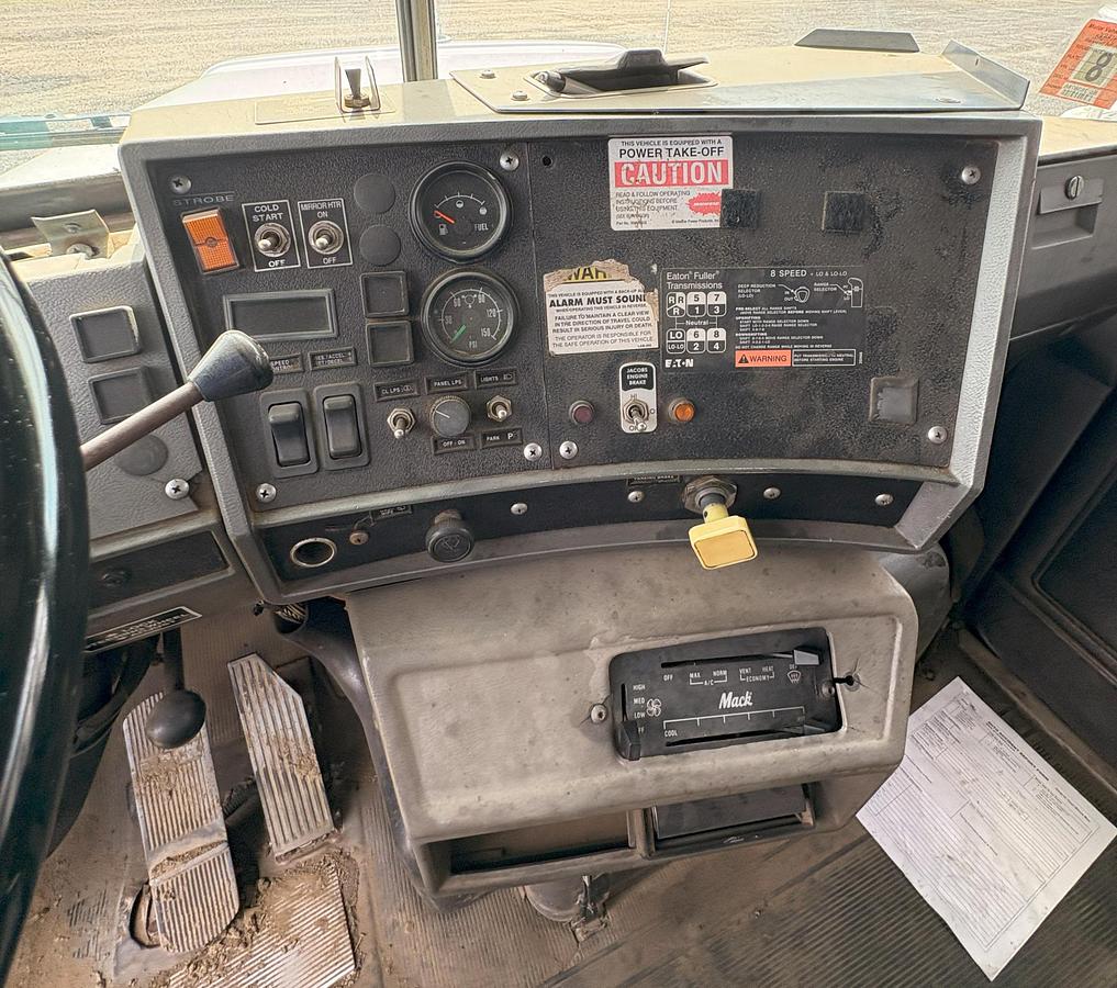 Used 2001 MACK DM688S