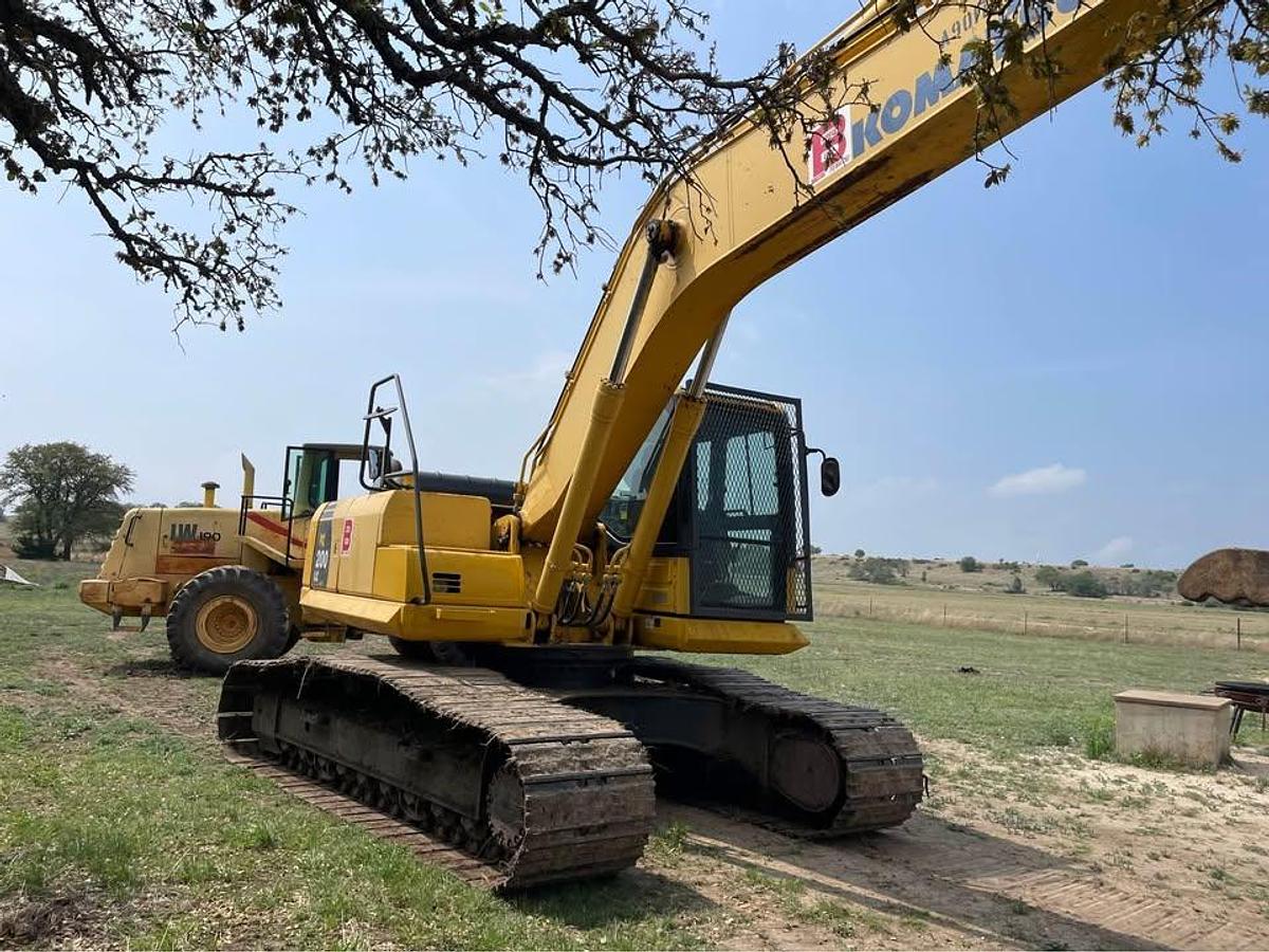 Used 2011 KOMATSU PC200LC-8