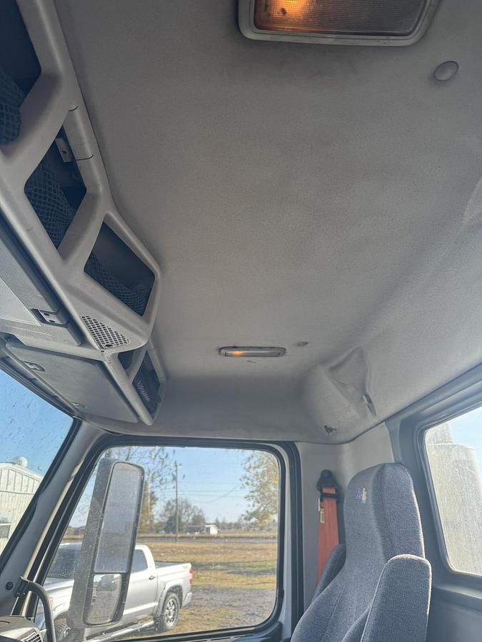 Used 2006 VOLVO VNL42T