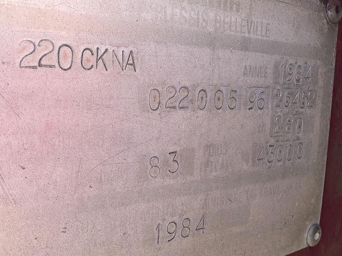 Used 1984 CASE POCLAIN 220CKNA