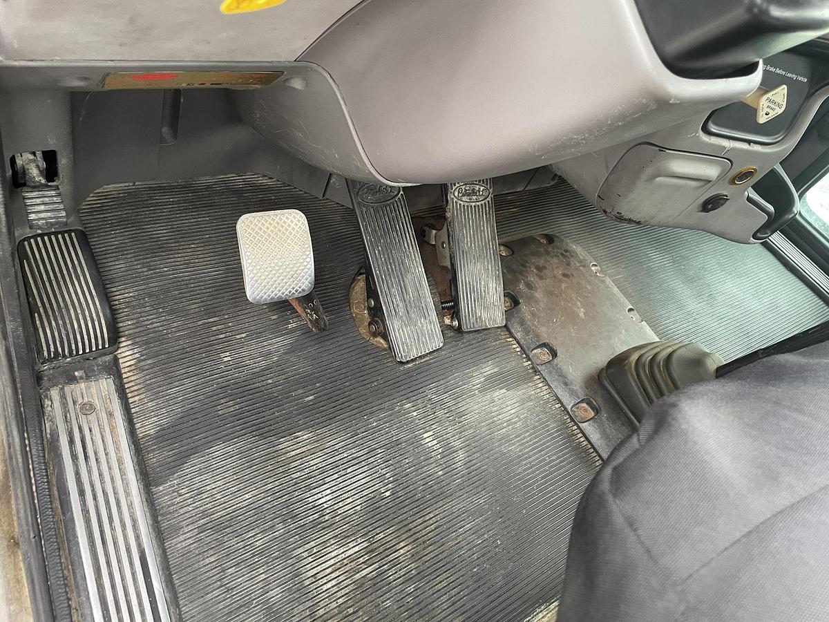 Used 2008 PETERBILT 365 Crane