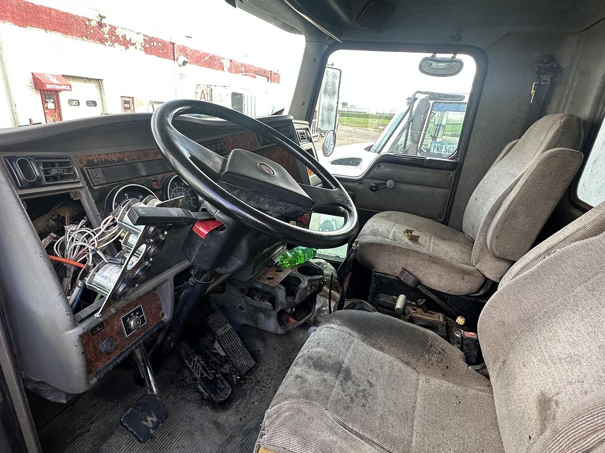 Used 2004 KENWORTH T300