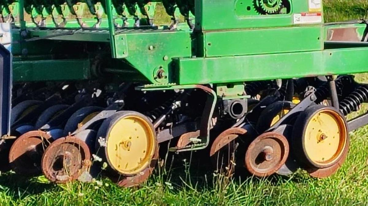 Used 1987 JOHN DEERE 750 Grain Drill