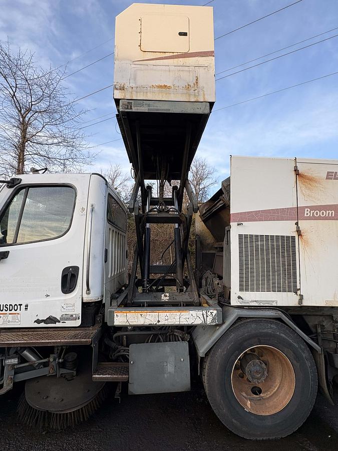 Used 2007 ELGIN Broom Bear Series H