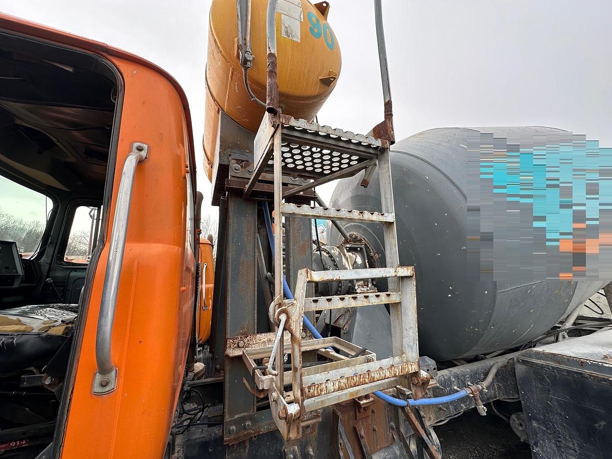 Used 2001 MACK DM690S