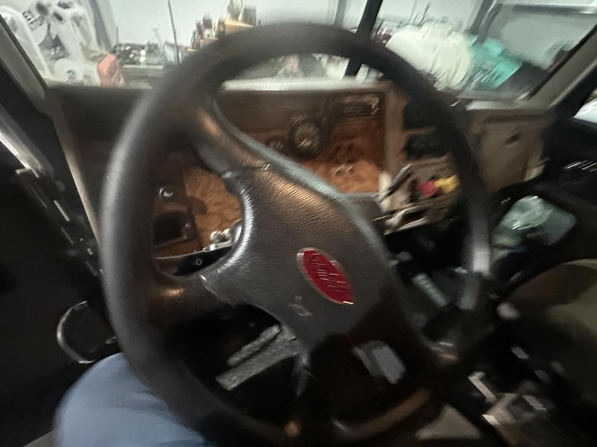 Used 2005 PETERBILT 335