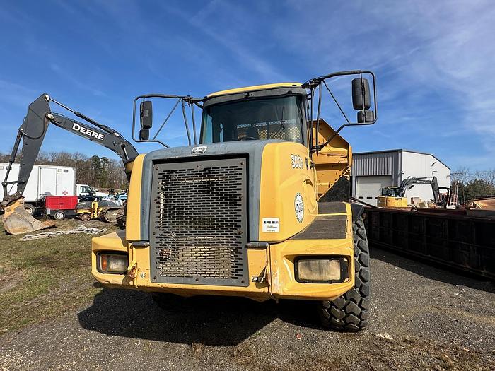 Used 2006 DEERE 300D