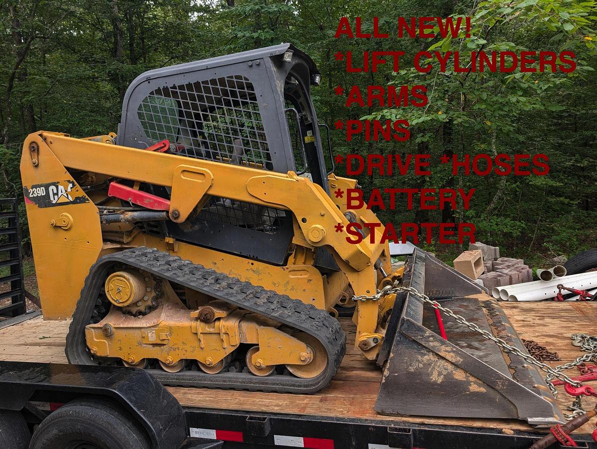 Used 2015 CATERPILLAR 239D