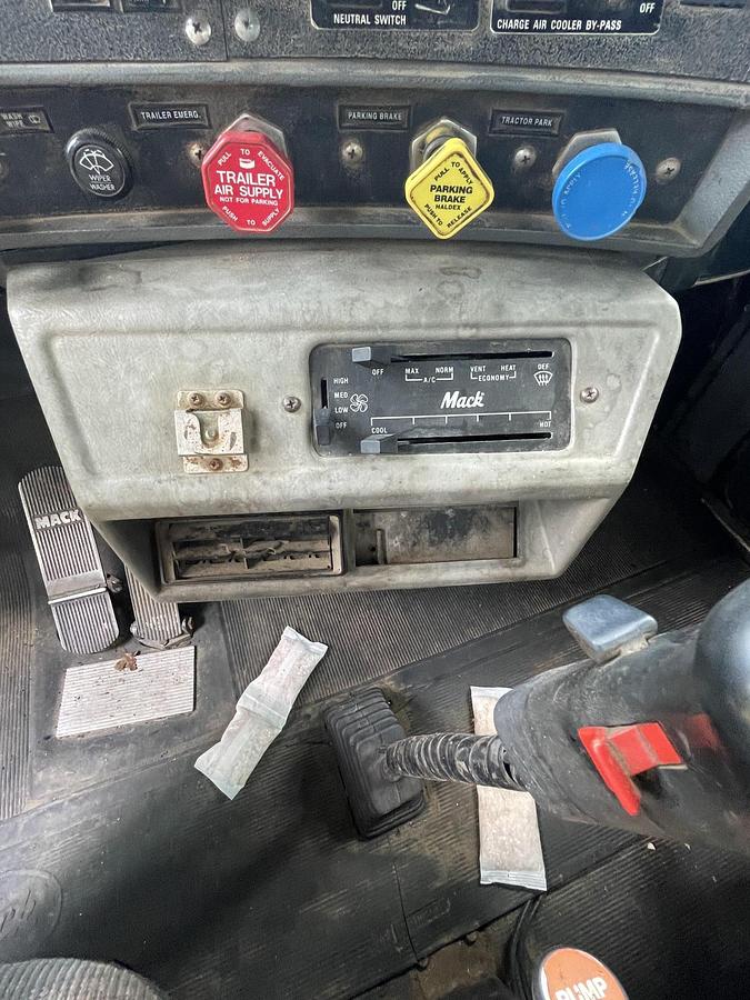 Used 1995 MACK RD688S