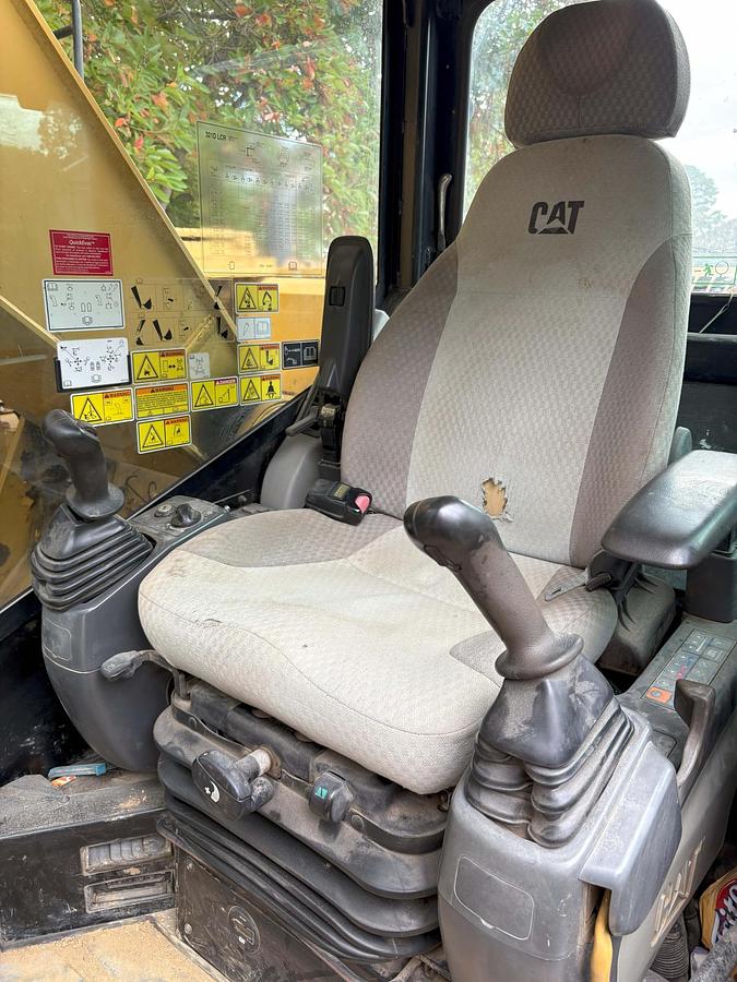 Used 2013 CATERPILLAR 321D LCR