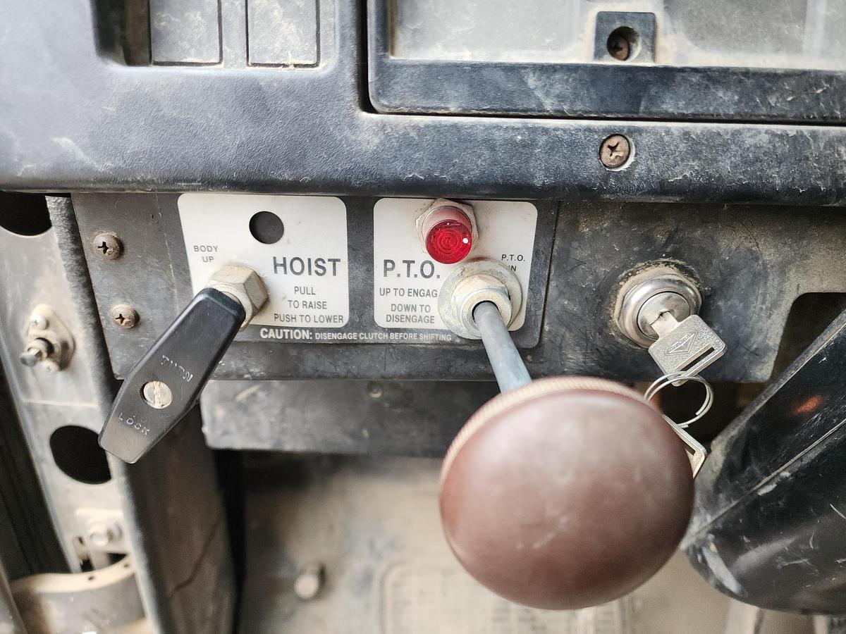 Used 1993 INTERNATIONAL 4700  4x2