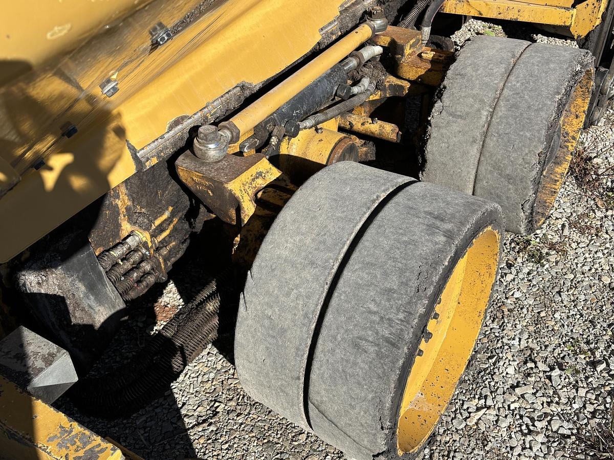 Used 2019 CATERPILLAR AP1000F