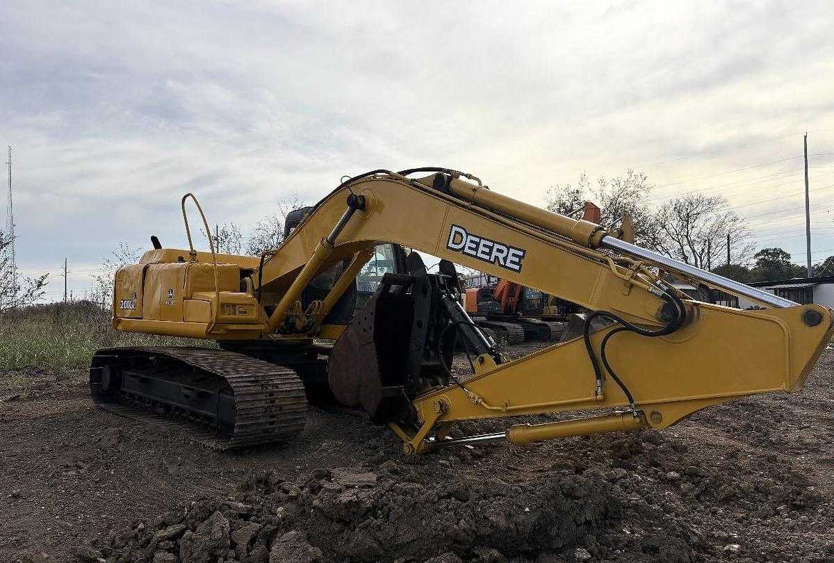 Used 2005 DEERE 200C-LC