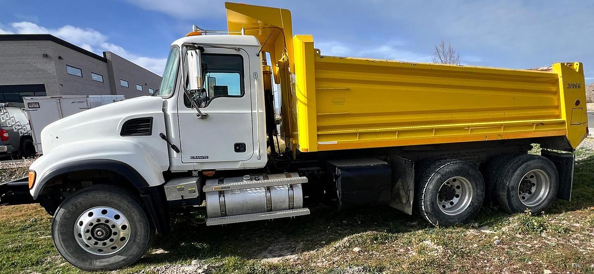 Used 2005 MACK CV713 Granite Dump Truck