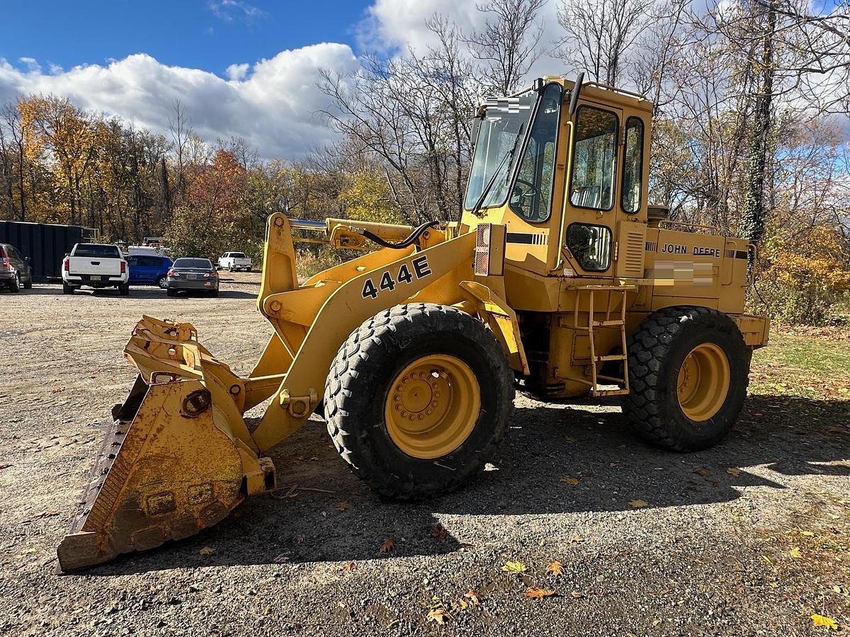 Used 1994 DEERE 444E