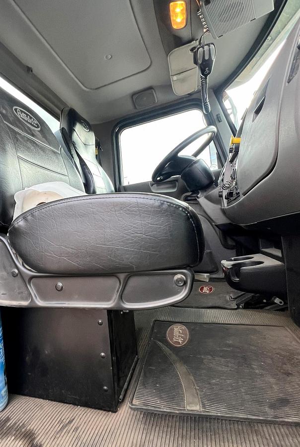 Used 2016 PETERBILT 348