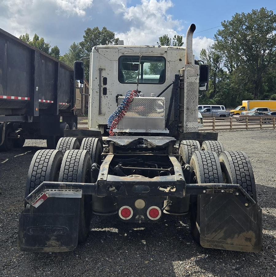 Used 2009 FREIGHTLINER Columbia