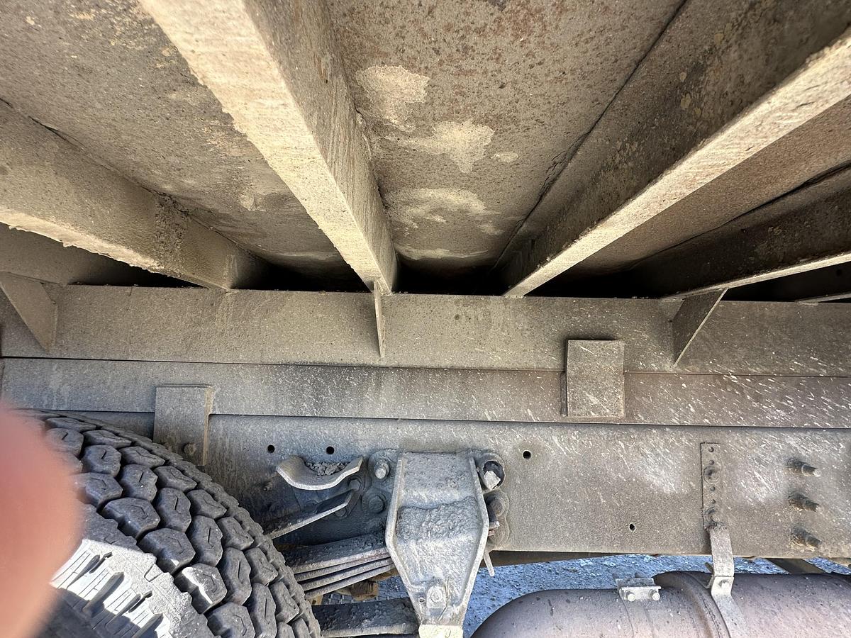 Used 2000 STERLING AT9513