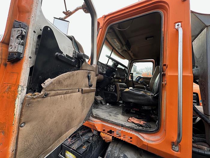 Used 2005 MACK CV713