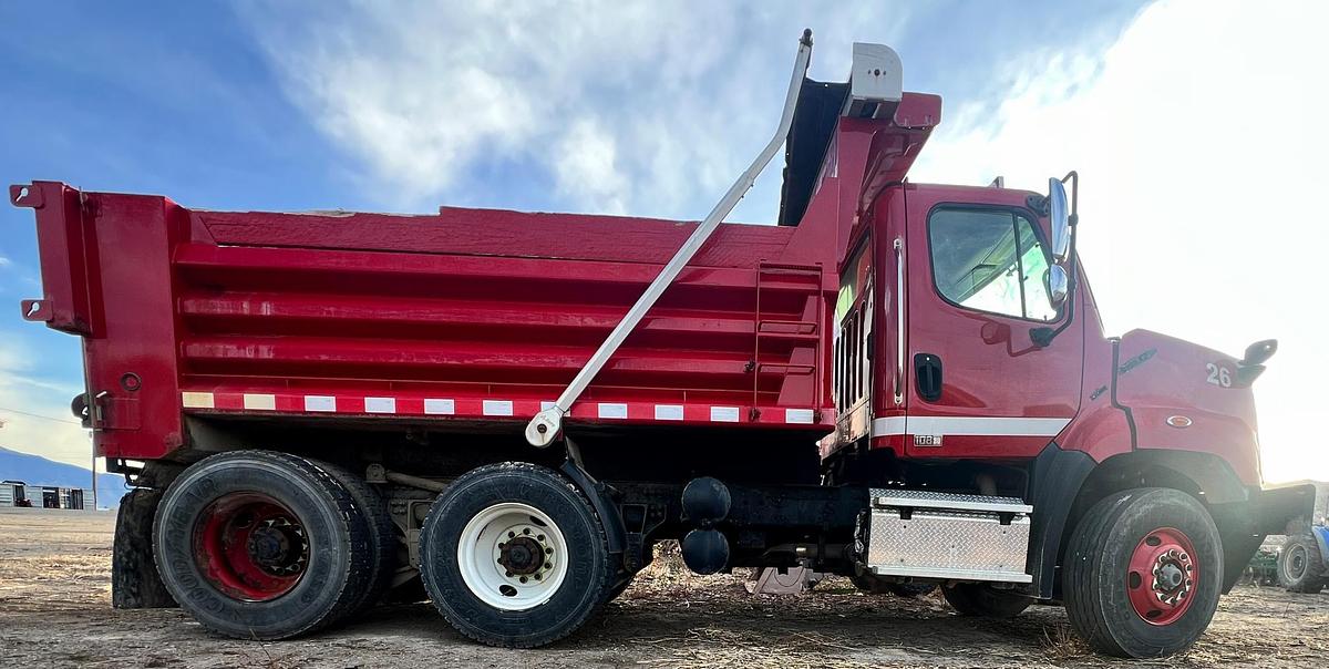 Used 2013 FREIGHTLINER 108SD Dump Truck
