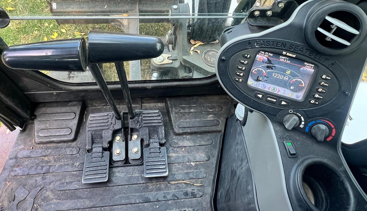 Used 2015 BOBCAT e42