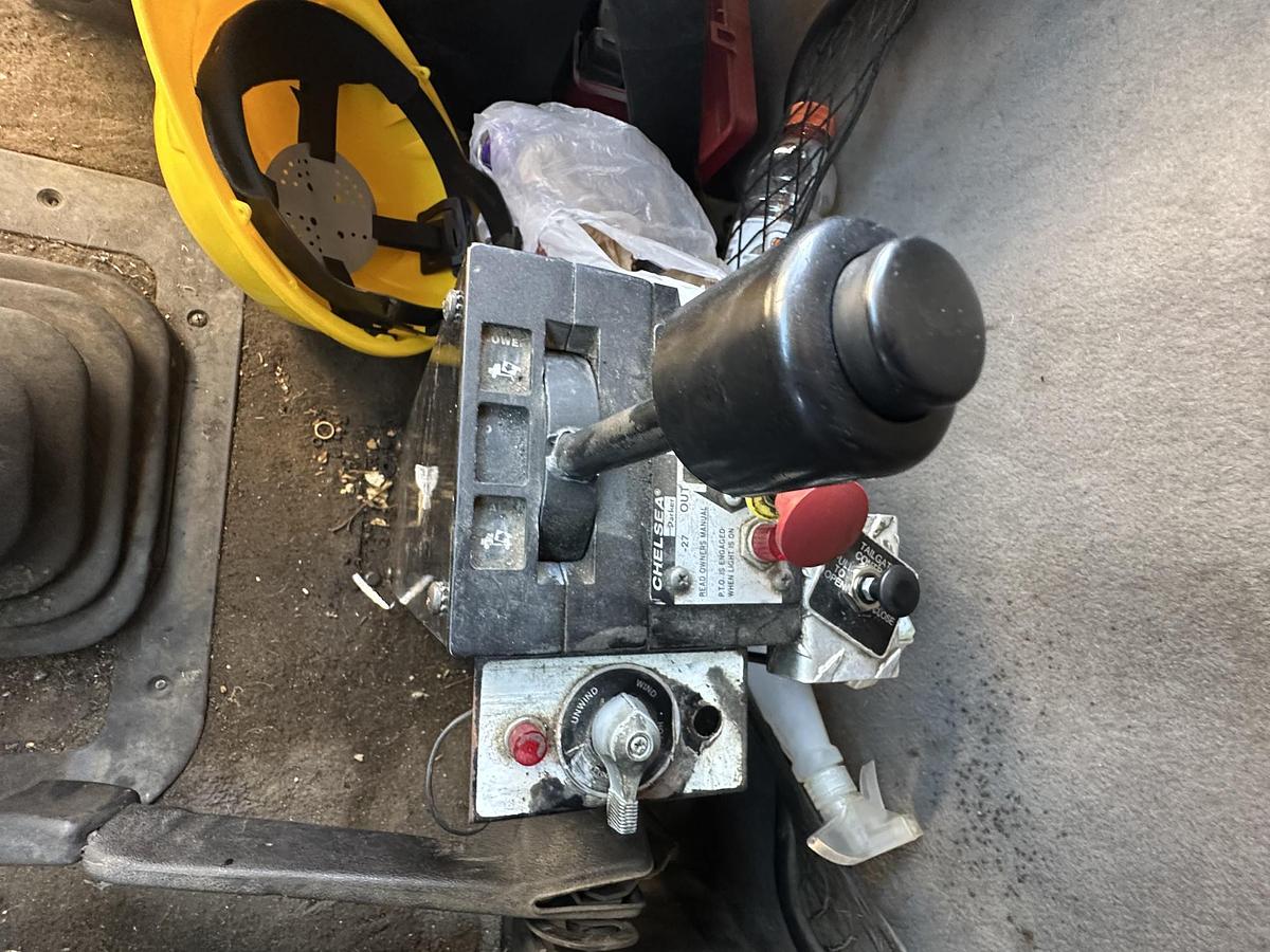 Used 2000 STERLING AT9513