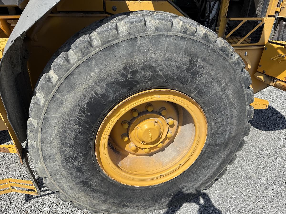 Used 2010 VOLVO L60F