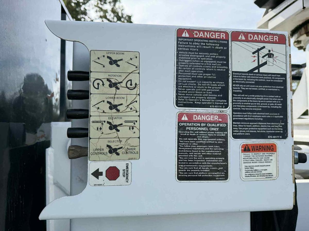 Used 2011 INTERNATIONAL 4300 Chipper Dump