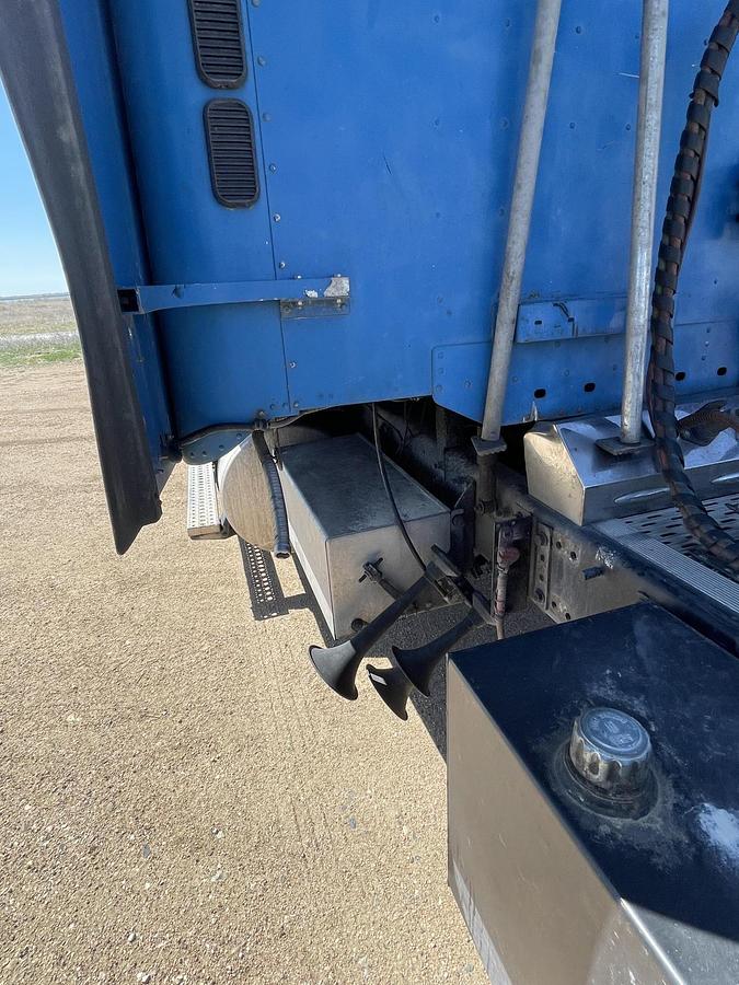 Used 2007 FREIGHTLINER Columbia