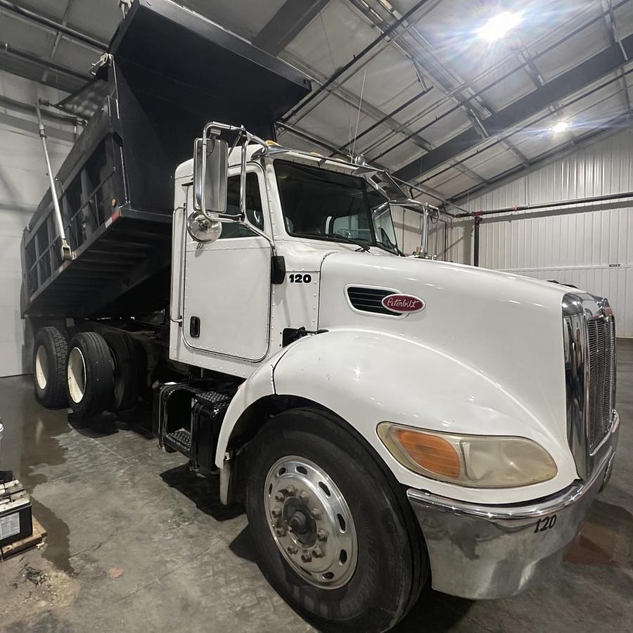 Used 2005 PETERBILT 335