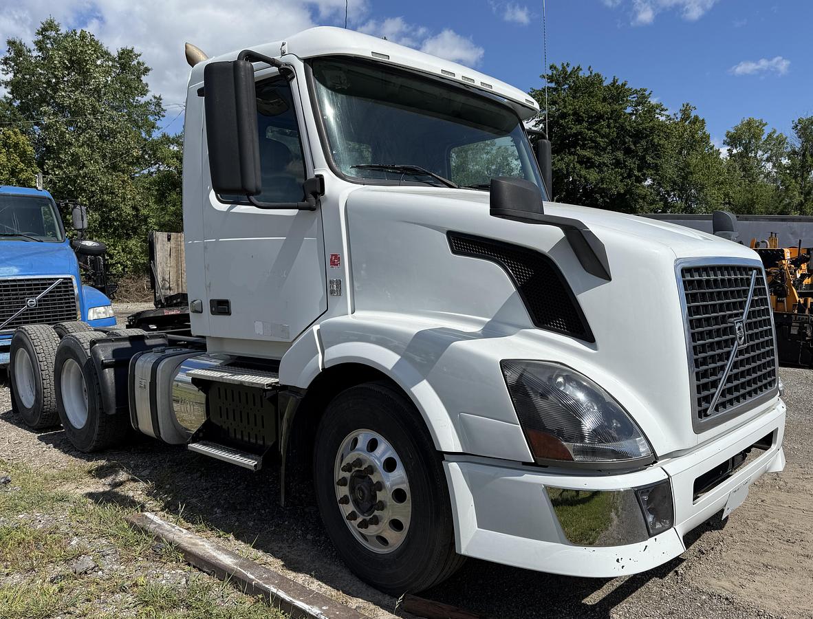 Used 2012 VOLVO VNL64T300